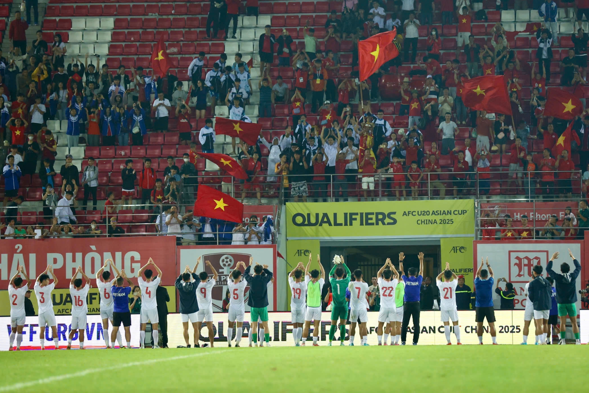 Công Phương góp 4 bàn trong chiến thắng 5-0 của ĐT U20 Việt Nam 9